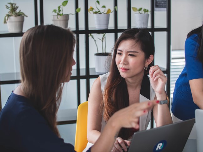 importance of communication tools discussion between two employees