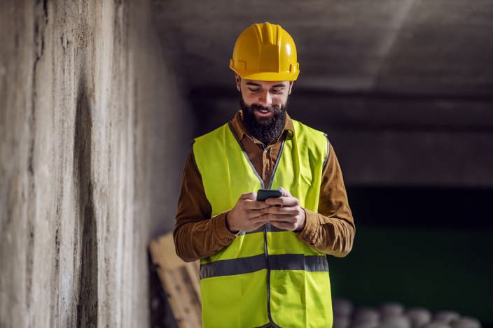 Deskless worker connecting through their mobile